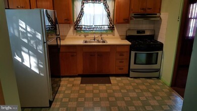 2200 Columbia Ave, Hyattsville, MD 20785 - photo 2