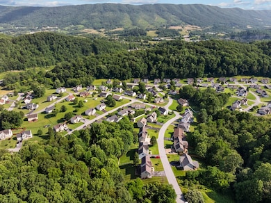 518 Brandon Dr, Bluefield, VA 24605 - photo 5