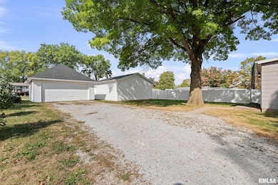 118 S 1st St, Long Grove, IA 52756 - photo 3