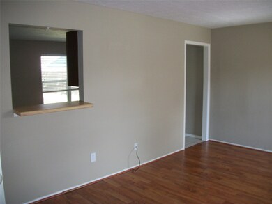 1011 Stoneleigh Ct, Tomball, TX 77375 - photo 2