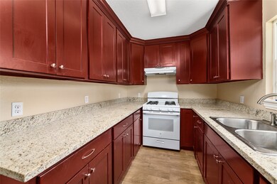 3938 Daphne St, Houston, TX 77021 - photo 4