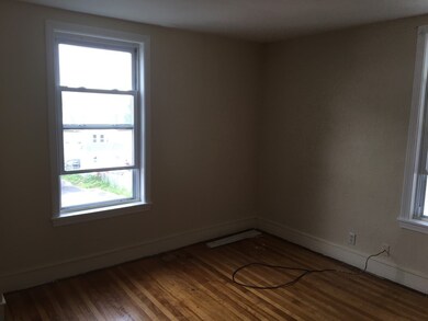 17 Hollywood St, Worcester, MA 01610 - photo 4