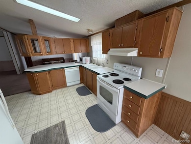 11359 N Lake Dr, Fenton, MI 48430 - photo 2