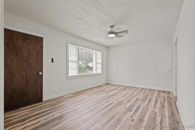 711 Cherry St, Ardmore, OK 73401 - photo 3