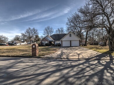 201 S Vann St, Pryor, OK 74361 - photo 3