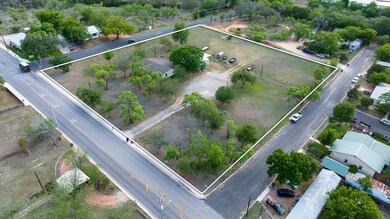 528 S Milam St, Fredericksburg, TX 78624 - photo 3