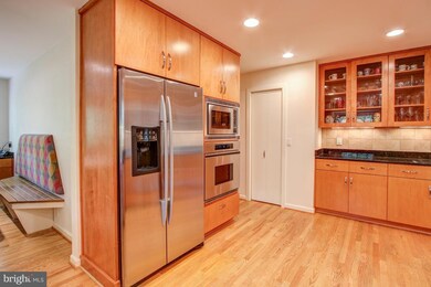 11105 Glade Dr, Reston, VA 20191 - photo 7