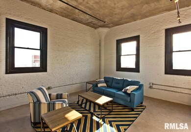 511 Pershing Ave unit 201 W, Davenport, IA 52803 - photo 5