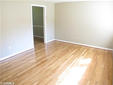 Living Room - Great natural lighting, refinished h