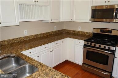 42728 Rolling Rock Square, Chantilly, VA 20152 - photo 6