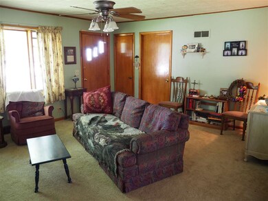 824 SW Grand Ct, Topeka, KS 66606 - photo 3