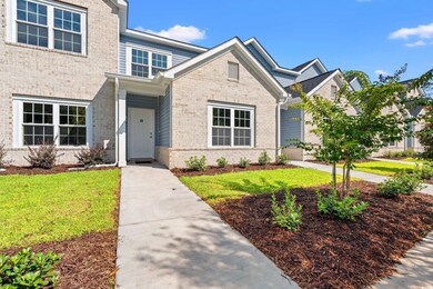 View of front facade featuring a front yard
