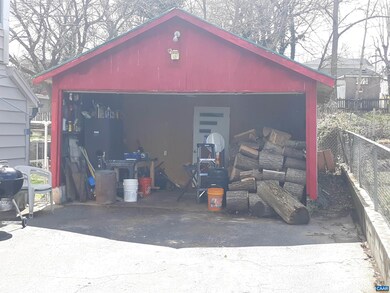 1208 Stoneburner St, Staunton, VA 24401 - photo 2