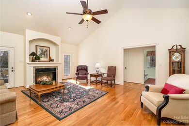 262 Donsdale Dr, Statesville, NC 28625 - photo 3