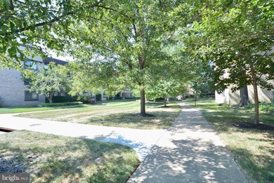 Treebrooke unit 105, Oakton, VA 22124 - photo 4