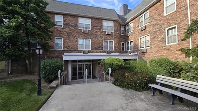 30 Daley Place unit 146, Lynbrook, NY 11563 - photo 2