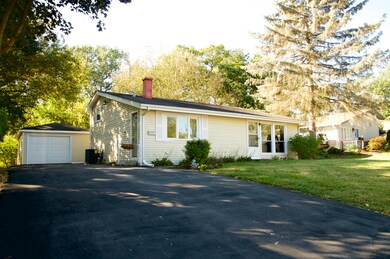 1711 Queens Ct, Carpentersville, IL 60110 - photo 2