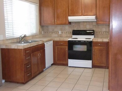 5905 E Robinson Ave, Fresno, CA 93727 - photo 3