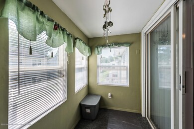 6 Texas Ct Matawan NJ 07747-large-005-00