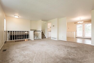 8206 Sealston Dr, Louisville, KY 40228 - photo 7