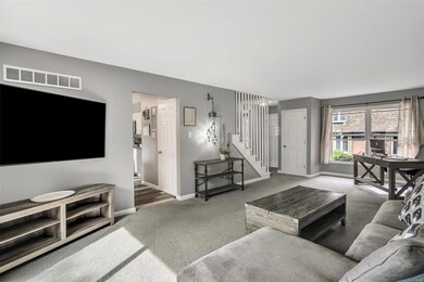 Large family room with plenty of space for everyon