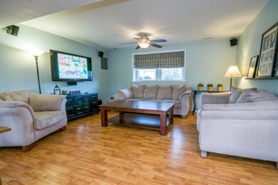 11 Burdge Dr Howell NJ 07731-large-023-2
