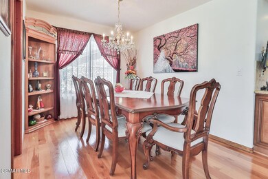 cKitchen Family and Dining11