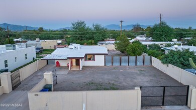 02-Aerial View Front