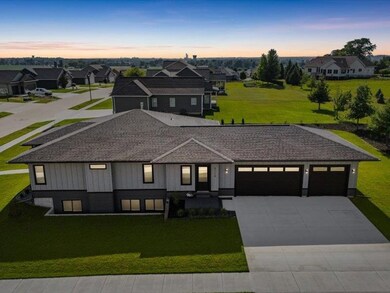 5112 Scenic View Ct SW, Cedar Rapids, IA 52404 - photo 4