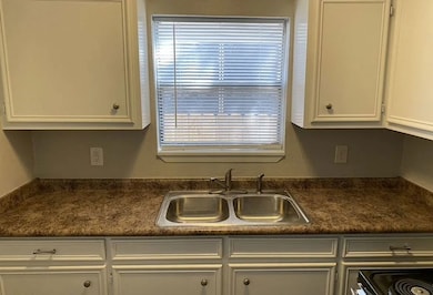 106 Waverly Dr unit D, Bryan, TX 77801 - photo 3