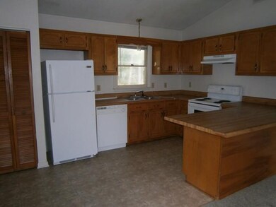 129 Windsor Ct, Jacksonville, NC 28546 - photo 3