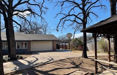 2853 Stephanie Ln, Hurst, TX 76054 - photo 2
