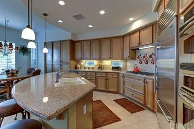 Light and bright kitchen and breakfast nook area. 