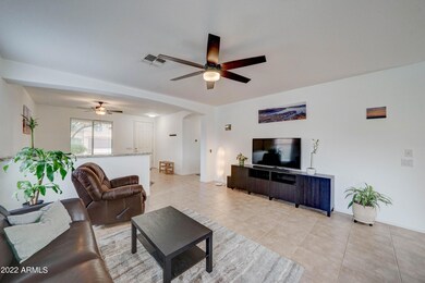1054 E Magnum Rd-10