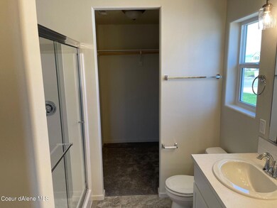 Master bathroom & closet (file photo)