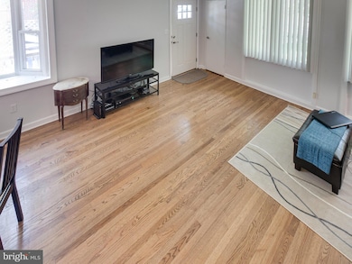 122 E Taylor Run Pkwy, Alexandria, VA 22314 - photo 5