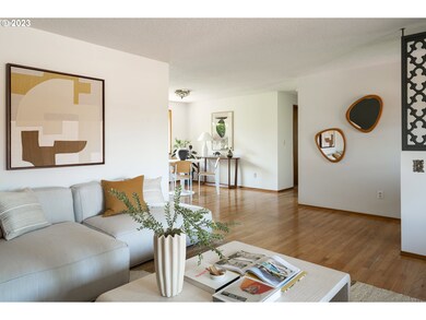 Living Room/Entrance