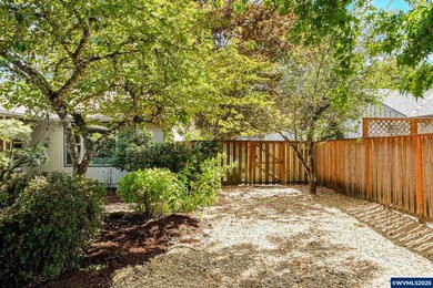 1524 NW Forestgreen Ave, Corvallis, OR 97330 - photo 4