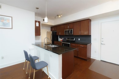 Kitchen with appliances with stainless steel fini