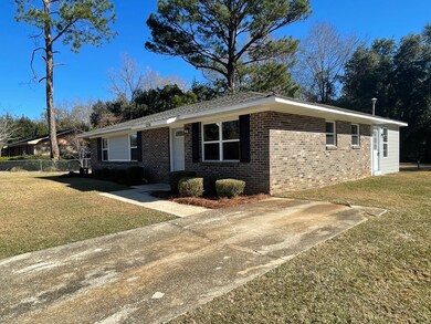 1216 Nixon Dr, Albany, GA 31705 - photo 2