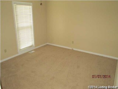 9102 Raintree Dr, Louisville, KY 40220 - photo 4