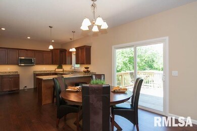 1506 Shamrock Dr, Davenport, IA 52807 - photo 5