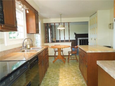 New Counter tops in this nice kitchen that comes f