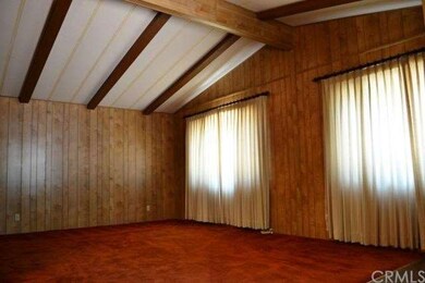 Soaring ceilings in the spacious living room!