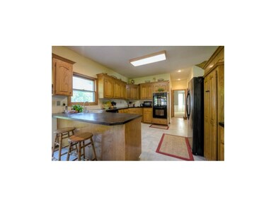 Double oven is great for cooking family meals