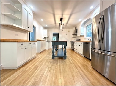 75 Curve St, Wellesley, MA 02482 - photo 5