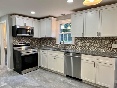 34 Boulder Dr, Londonderry, NH 03053 - photo 6