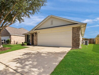 8930 Durham Manor Ln, Houston, TX 77075 - photo 2