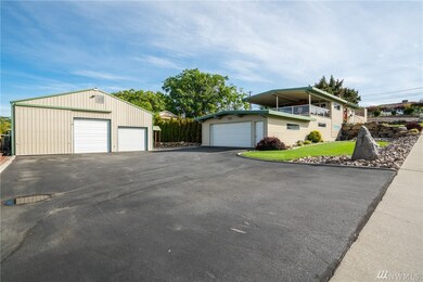 295 6th St NE, East Wenatchee, WA 98802 - photo 2