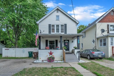 03-1633 Herbert St-WindowStill-Real